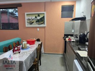 Triplex Mobiliado no Itaguá com 3 Quartos, Ar-Condicionado, Piscina e Ótima Localização Próxima às Praias