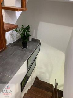 Triplex Mobiliado no Itaguá com 3 Quartos, Ar-Condicionado, Piscina e Ótima Localização Próxima às Praias