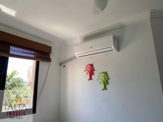 Triplex Mobiliado no Itaguá com 3 Quartos, Ar-Condicionado, Piscina e Ótima Localização Próxima às Praias