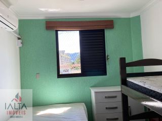 Triplex Mobiliado no Itaguá com 3 Quartos, Ar-Condicionado, Piscina e Ótima Localização Próxima às Praias