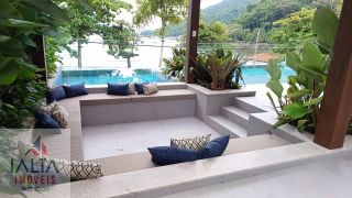 Cobertura Exclusiva frente para o mar!