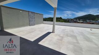 Cobertura Exclusiva frente para o mar!