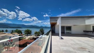 Cobertura Exclusiva frente para o mar!