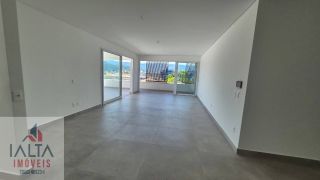 Cobertura Exclusiva frente para o mar!