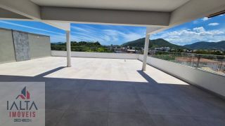 Cobertura Exclusiva frente para o mar!