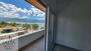 Cobertura Exclusiva frente para o mar!