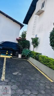 CASA EM CONDOMÍNIO CHARMOSA E ACONCHEGANTE PERTINHO DA PRAIA MARTIM DE SÁ