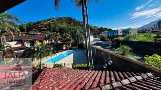 CASA EM CONDOMÍNIO CHARMOSA E ACONCHEGANTE PERTINHO DA PRAIA MARTIM DE SÁ