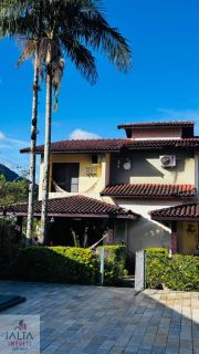 CASA EM CONDOMÍNIO CHARMOSA E ACONCHEGANTE PERTINHO DA PRAIA MARTIM DE SÁ