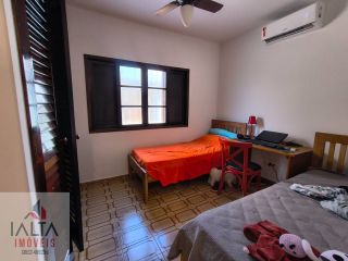 Casa Completa com 3 Dormitórios, 2 Suítes, Espaço Gourmet e Suíte externa