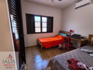 Casa Completa com 3 Dormitórios, 2 Suítes, Espaço Gourmet e Suíte externa