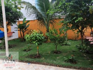 Sobrado Próximo à Praia com 3 Suítes, Área Gourmet e Amplo Jardim Frutífero