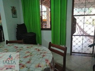 Sobrado Próximo à Praia com 3 Suítes, Área Gourmet e Amplo Jardim Frutífero
