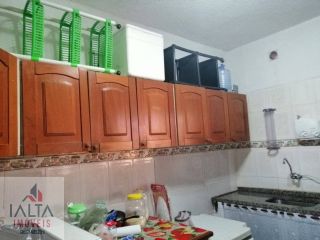 Sobrado Próximo à Praia com 3 Suítes, Área Gourmet e Amplo Jardim Frutífero