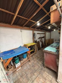 Casa Ampla com 2 Dormitórios em Rua Tranquila Próxima ao Comércio Central de Ubatuba