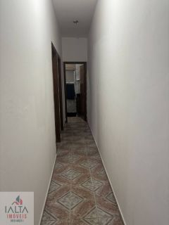 Casa Ampla com 2 Dormitórios em Rua Tranquila Próxima ao Comércio Central de Ubatuba