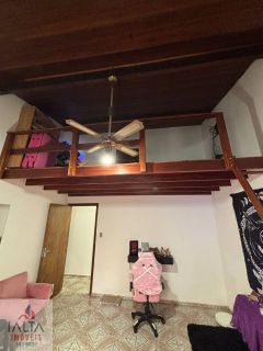 Casa Ampla com 2 Dormitórios em Rua Tranquila Próxima ao Comércio Central de Ubatuba