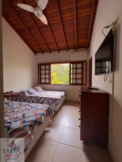 Casa mobiliada em condomínio fechado na Maranduba – conforto, lazer e segurança no litoral!