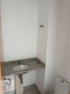 Cobertura de alto padrão com vista para o mar a apenas 50 metros da orla da Praia Grande!