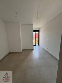 Cobertura de alto padrão com vista para o mar a apenas 50 metros da orla da Praia Grande!