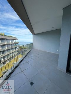 Cobertura de alto padrão com vista para o mar a apenas 50 metros da orla da Praia Grande!