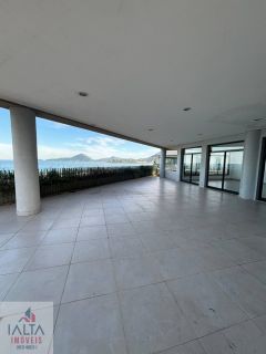 Cobertura de alto padrão com vista panorâmica da Praia Grande!