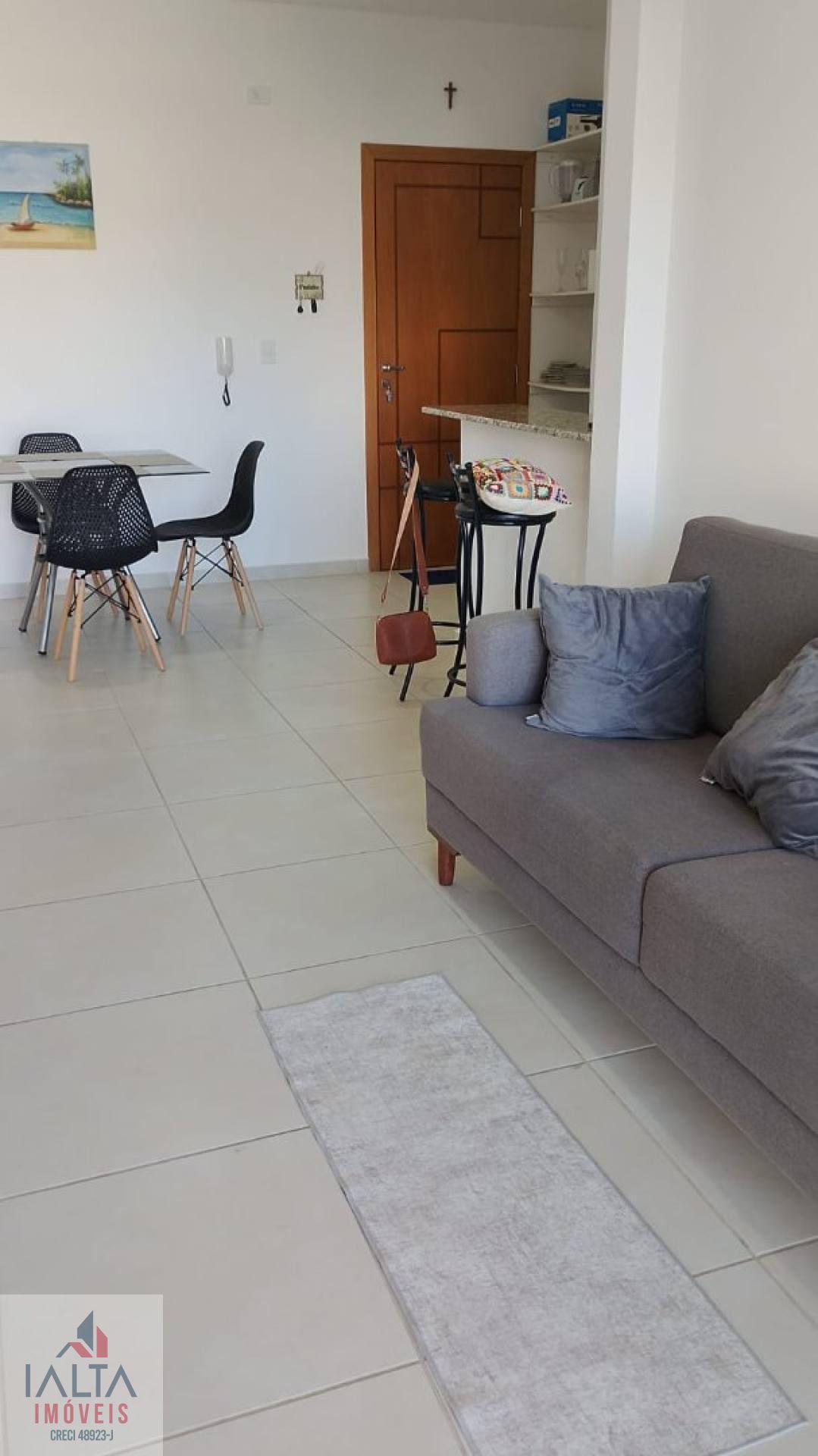 Apartamento bem localizado no Itaguá!