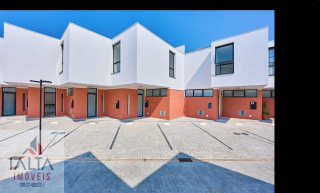 Casa em Condomínio no Itaguá com 2 Dormitórios, Piscina Infinita e Lazer Completo