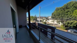 Sobrado Para Vender com 4 quartos 3 suítes no bairro Jardim California em Caraguatatuba