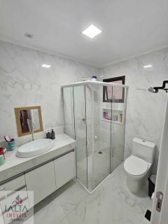 Apartamento com 2 Dormitórios s/ 1 suíte e 2 Vagas no Centro de Ubatuba