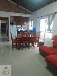 Casa à Venda no Perequê-Açu – Mobiliada e Pronta para Morar