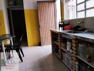 OPORTUNIDADE NA PRAIA MARTIM DE SÁ – CARAGUATATUBA  Excelente imóvel localizado em uma das regiões mais valorizadas do litoral norte paulista, em rua tranquila e a apenas 200 metros da Praia Martim de Sá.  Com amplo terreno e grande potencial para ampliaç