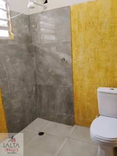 OPORTUNIDADE NA PRAIA MARTIM DE SÁ – CARAGUATATUBA  Excelente imóvel localizado em uma das regiões mais valorizadas do litoral norte paulista, em rua tranquila e a apenas 200 metros da Praia Martim de Sá.  Com amplo terreno e grande potencial para ampliaç
