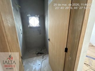 Casa Para Vender com 2 quartos 1 suítes no bairro golfinhos em Caraguatatuba