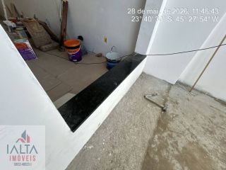 Casa Para Vender com 2 quartos 1 suítes no bairro golfinhos em Caraguatatuba