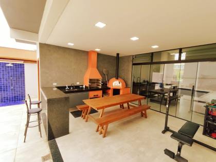 Casa em Condomínio fechado no Horto, 4 suites, sala conceito aberto, pé direito alto, piscina, espaço gourmet