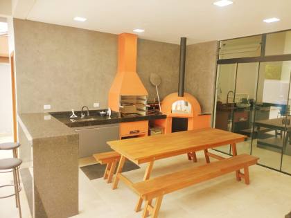Casa em Condomínio fechado no Horto, 4 suites, sala conceito aberto, pé direito alto, piscina, espaço gourmet