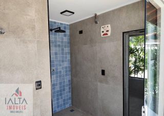 Apartamento Recém-Reformado a Apenas 90 Metros da Praia da Enseada!