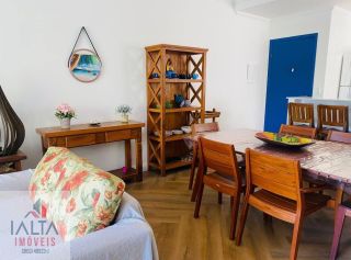 Apartamento Recém-Reformado a Apenas 90 Metros da Praia da Enseada!