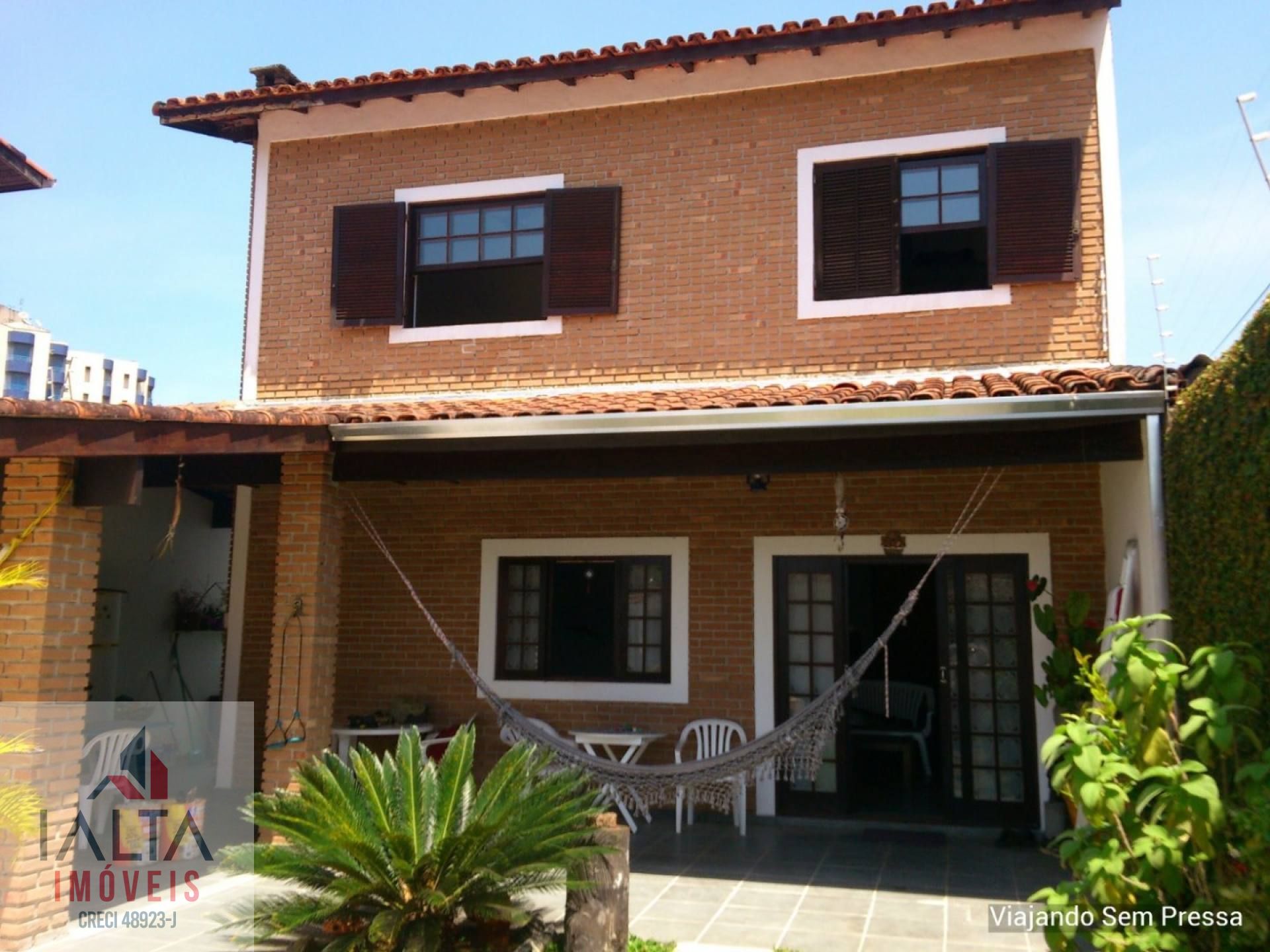 UM CANTINHO ESPECIAL NA MARTIM DE SÁ, sobrado espaçoso e cheio de charme! OPORTUNIDADE