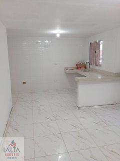 Conjunto de casas bem localizadas.