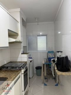 Apartamento Mobiliado com 2 Dormitórios e Vista para a Mata a 225m da Praia