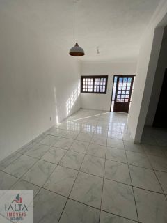 Casa Ampla à Venda na Martim de Sá – Conforto, Espaço e Qualidade de Vida a Poucos Passos do Mar!