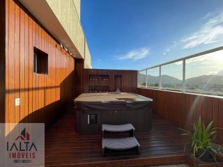 Linda cobertura com vista exuberante!