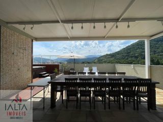Linda cobertura com vista exuberante!