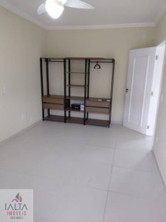 Locação Definitiva: Apartamento Mobiliado com 3 Dormitórios no Centro de Ubatuba
