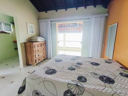 Espaçosa Casa Sobrado à Venda com 6 Dormitórios (5 Suítes) e Piscina - 314m²