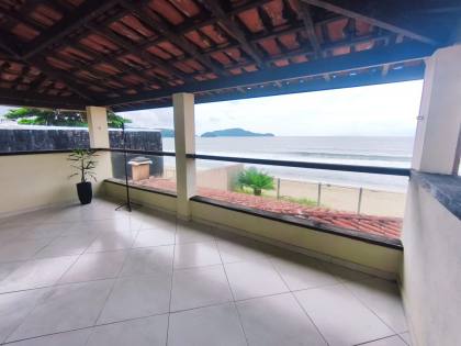 Espaçosa Casa Sobrado à Venda com 6 Dormitórios (5 Suítes) e Piscina - 314m²