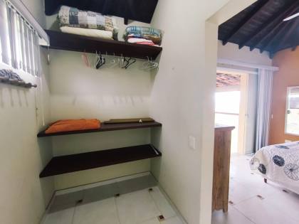 Espaçosa Casa Sobrado à Venda com 6 Dormitórios (5 Suítes) e Piscina - 314m²