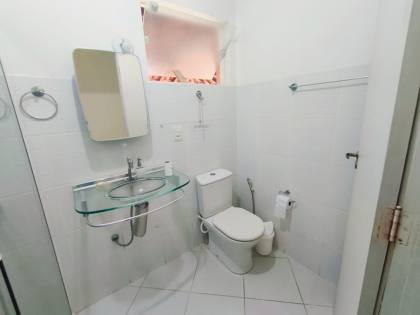 Espaçosa Casa Sobrado à Venda com 6 Dormitórios (5 Suítes) e Piscina - 314m²